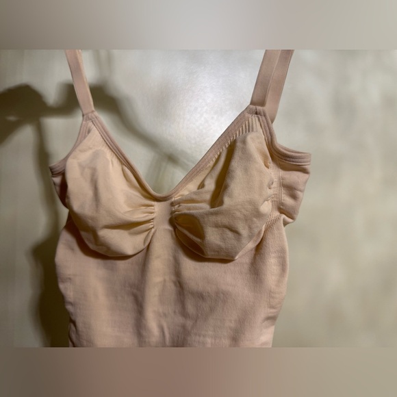 SKIMS | Seamless Sculpting Shape Wear Thong Bodysuit - Picture 9 of 11